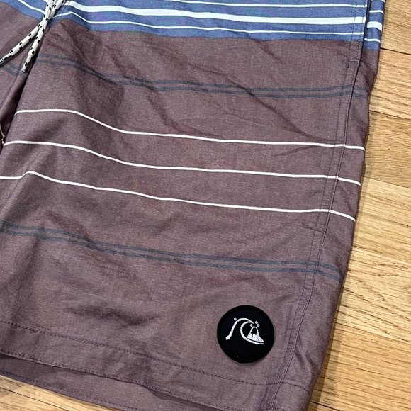 Men's Quiksilver Board Shorts  |  SIZE 33  |  Great Condition - Side Pockets - Picture 2 of 9
